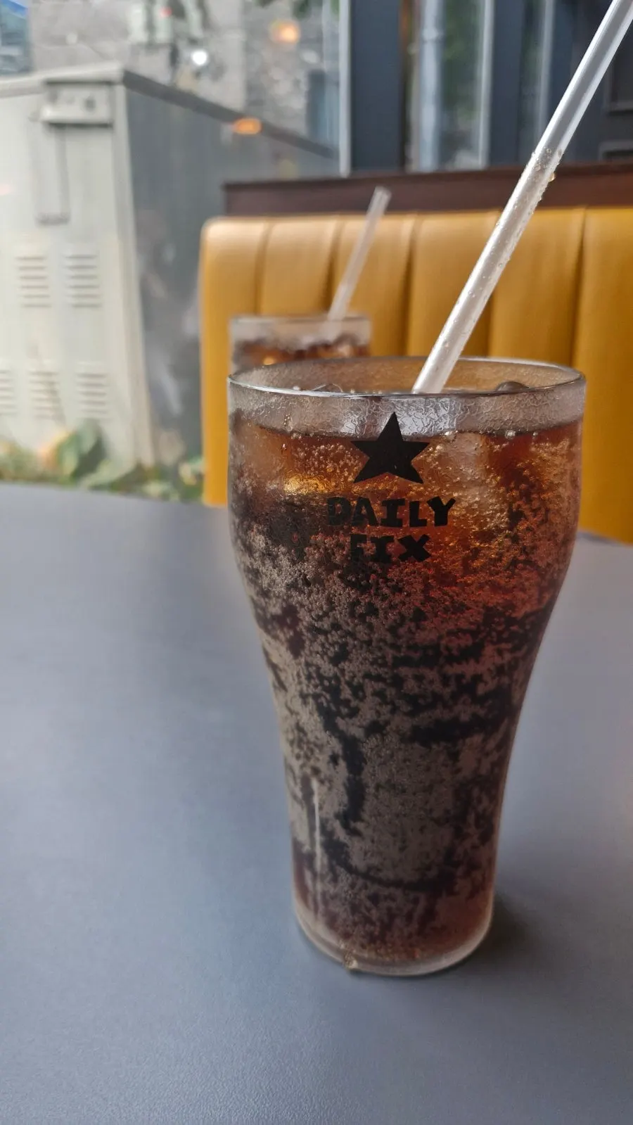 Glass of refillable cola