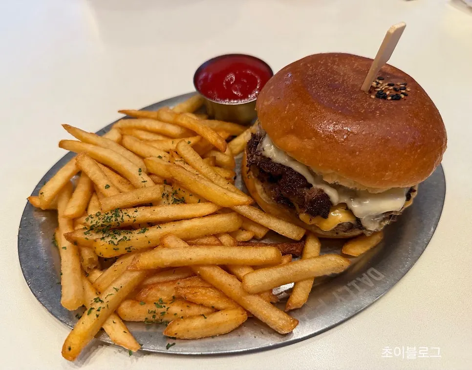 Double cheeseburger con el queso derritiéndose