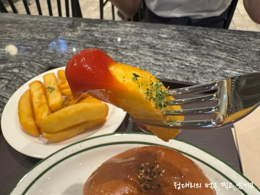 트러플 머쉬룸버거 옆모습