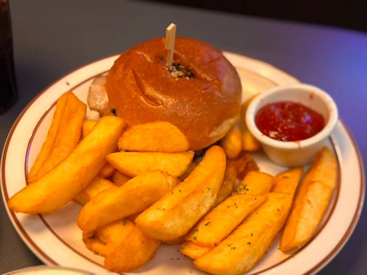 Bacon cheeseburger and side spread at Daily Fix Seocho Gyodae Branch