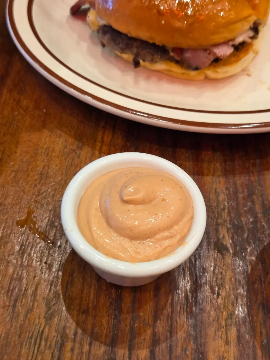 18mm-thick fries with signature sauce