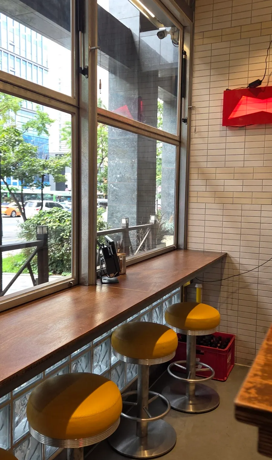 Interior of Daily Fix Seoul National University Entrance