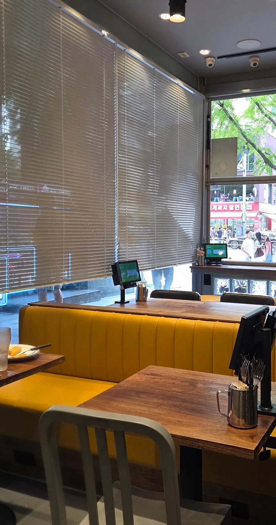 Solo bar table and 2-seat tables