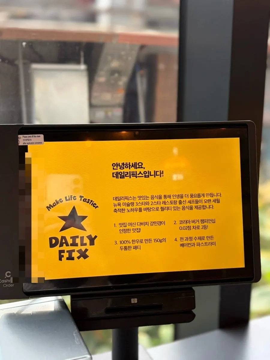 Spaced-out table seating at Daily Fix