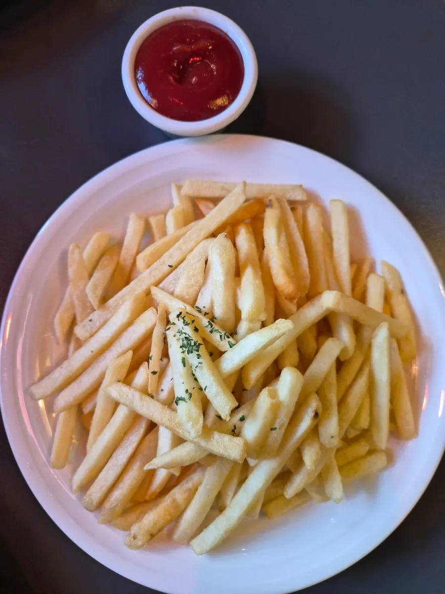 Freshly fried French fries at Daily Fix
