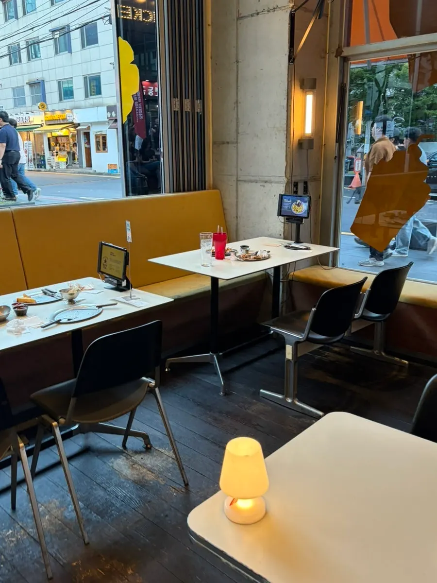 Overview of the Daily Fix Gangnam Main Branch dining area