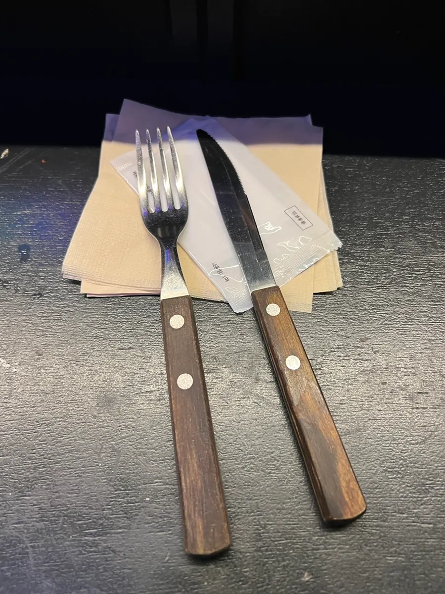 매장 안쪽 4인석 테이블