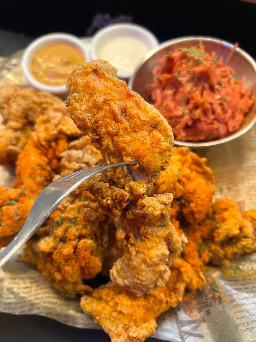 크기가 큰 치킨 스트립 클로즈업