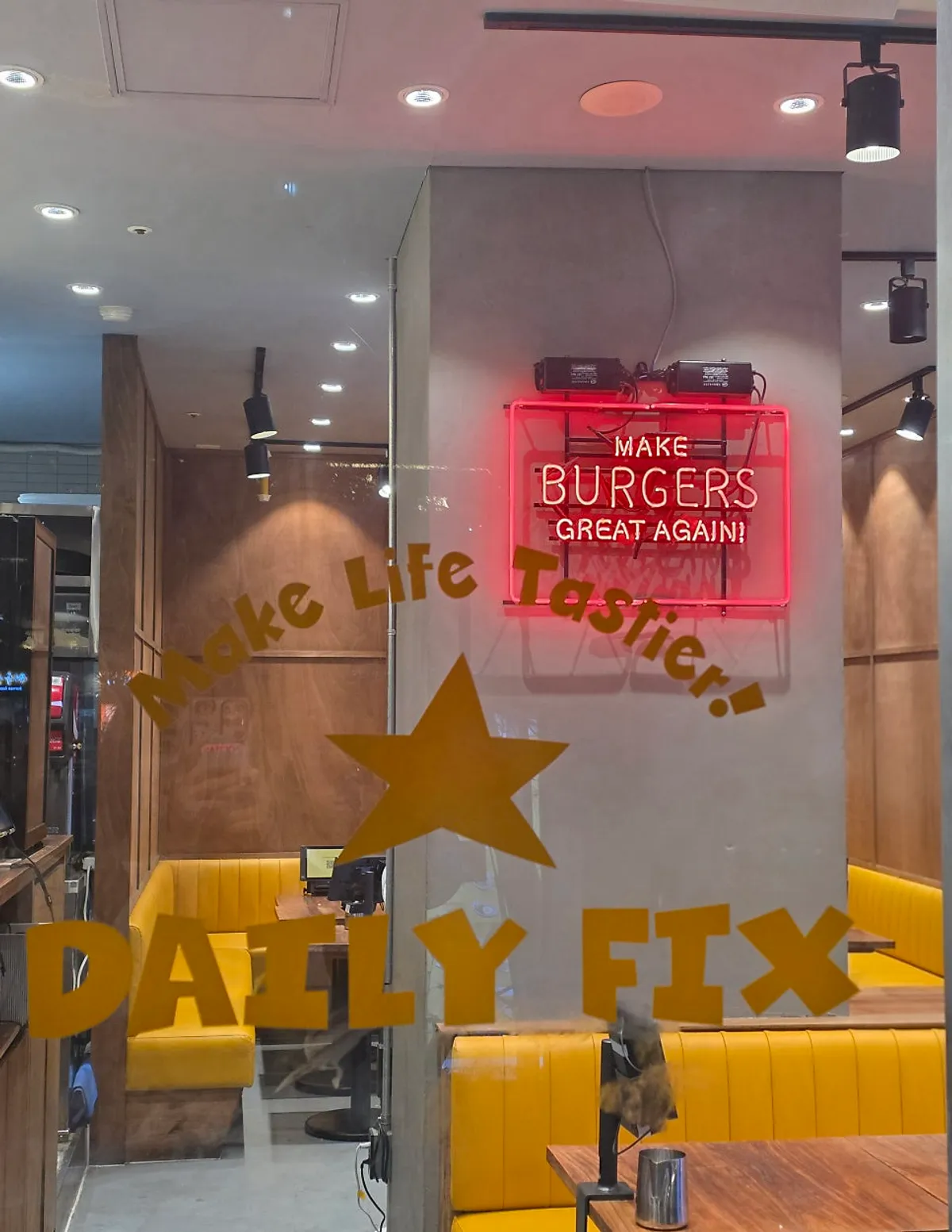 Interior of Daily Fix Seoul National University Entrance