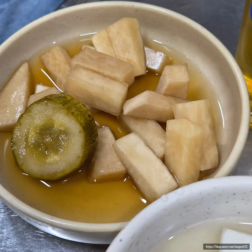 장아찌 기본찬 한 접시