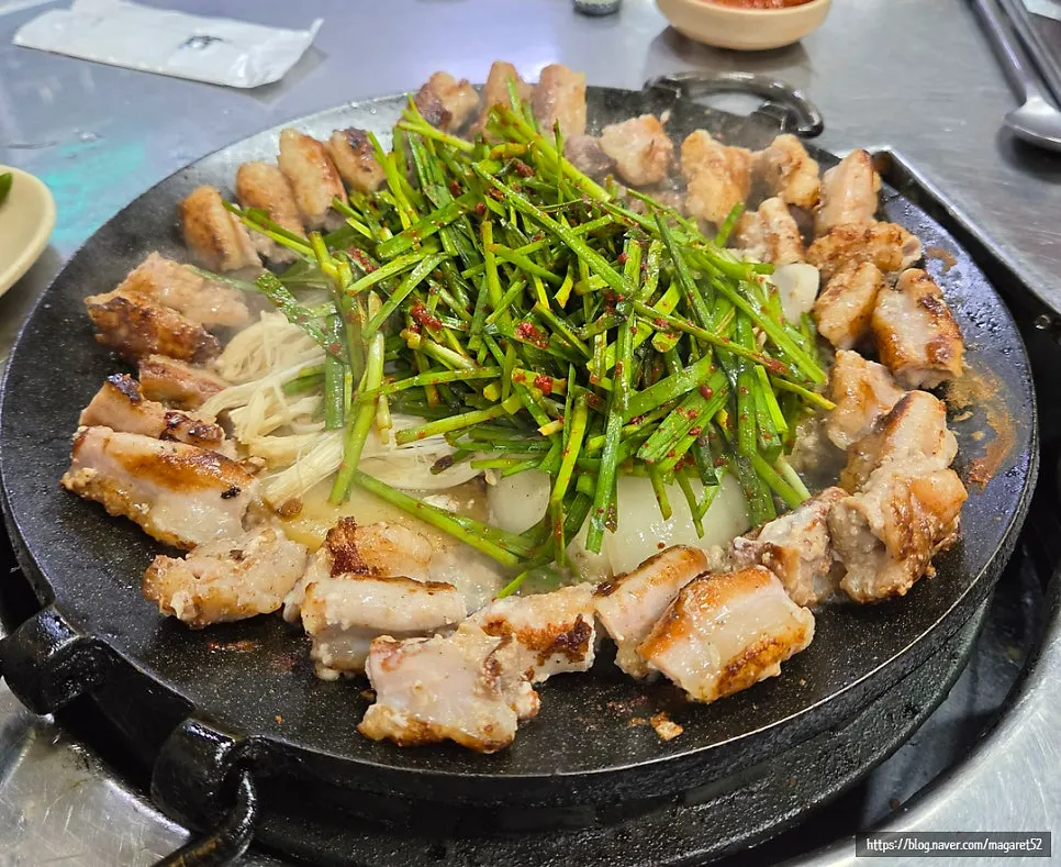 다 익은 곱창구이 불판 전체