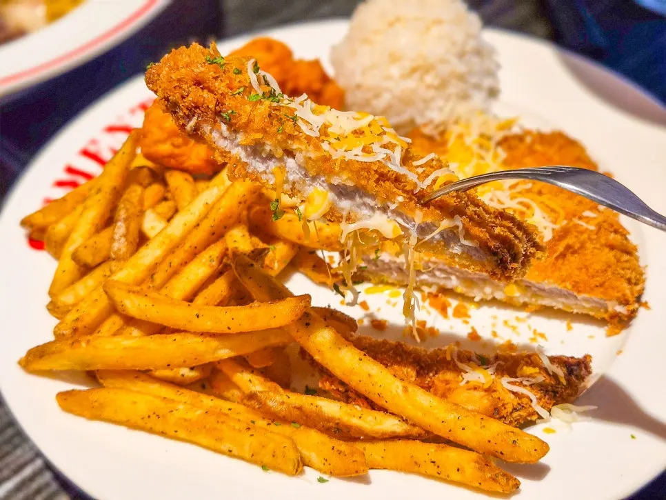 Rose pork cutlet with sauce served separately