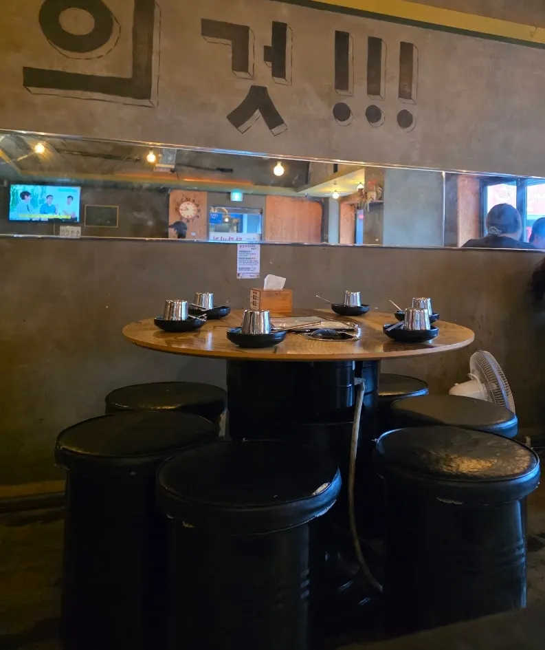 닭갈비전 강남점 매장 내부 통로