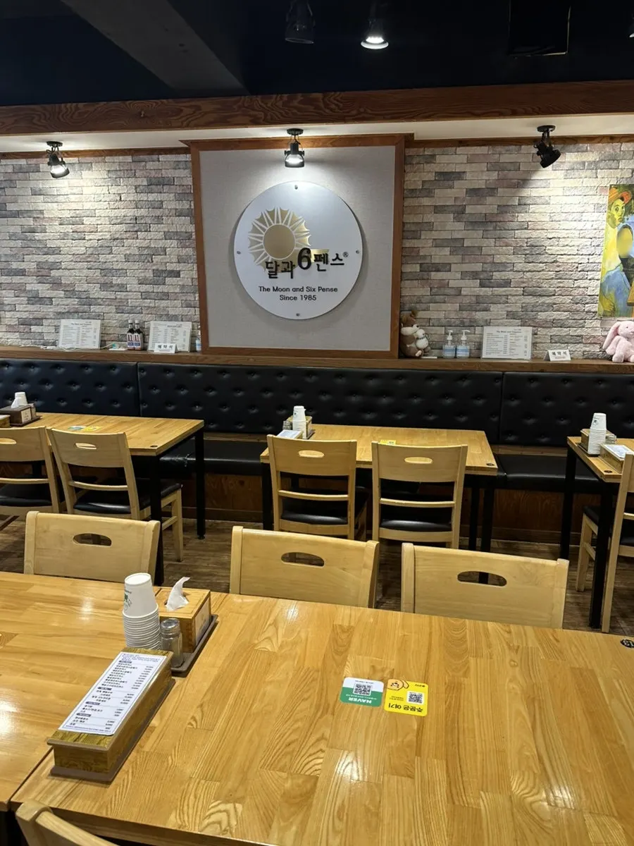 Seating area in the calm, quiet diner
