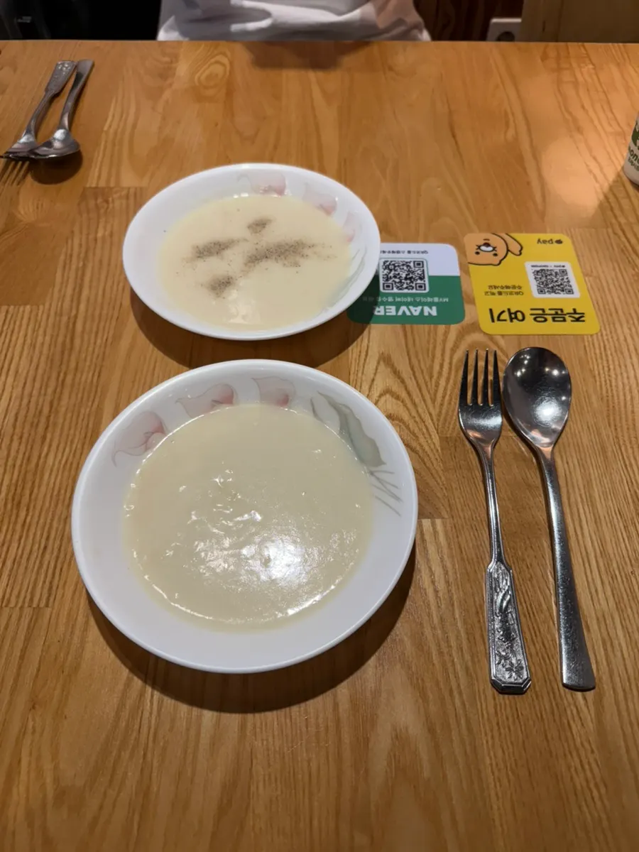 Pre-meal soup served after ordering