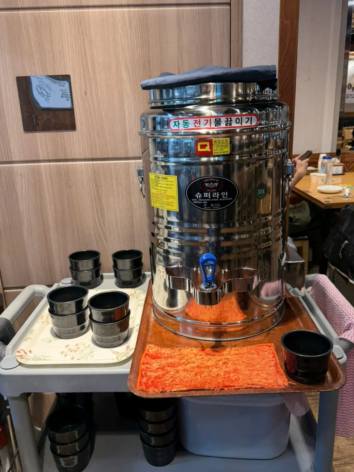 Self-serve broth station