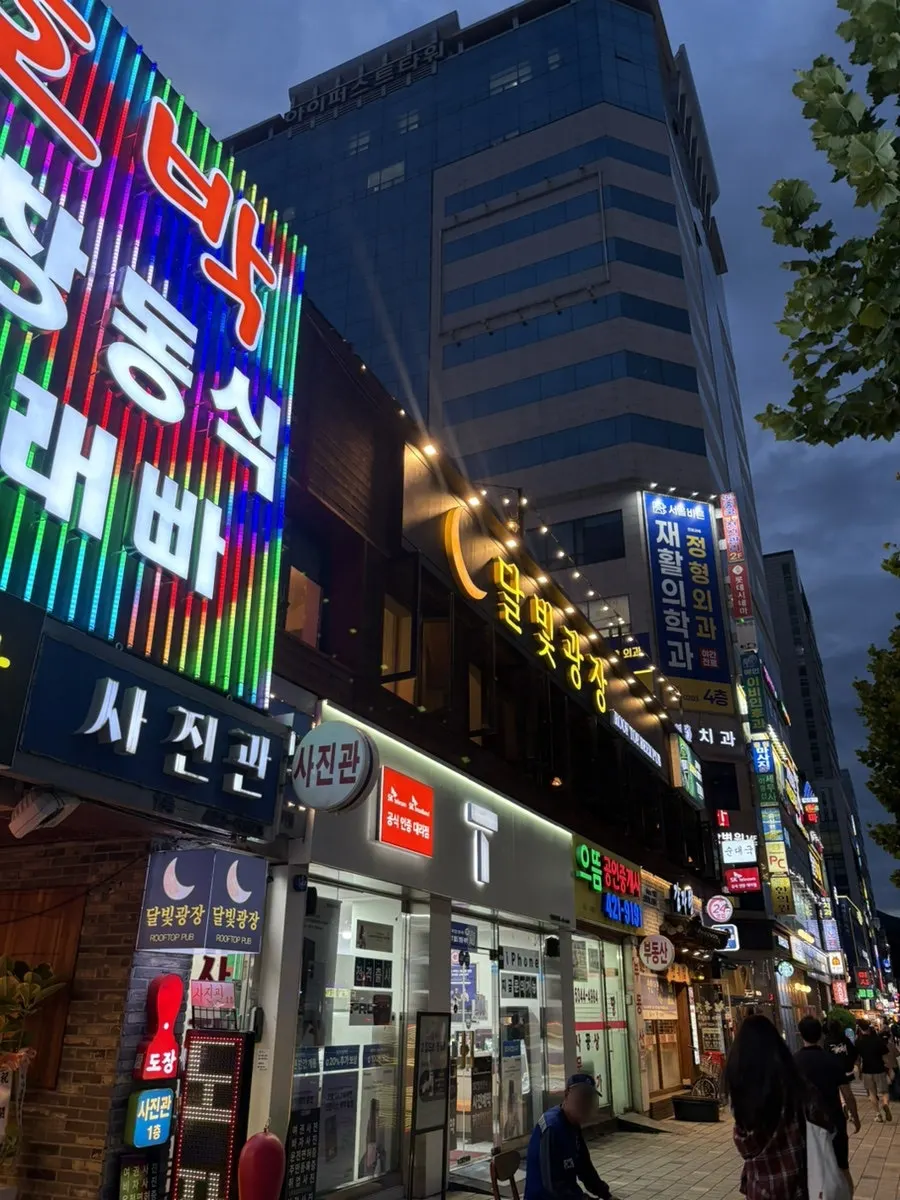 Sign for Dalbitgwangjang's 2nd and 3rd floor entrances