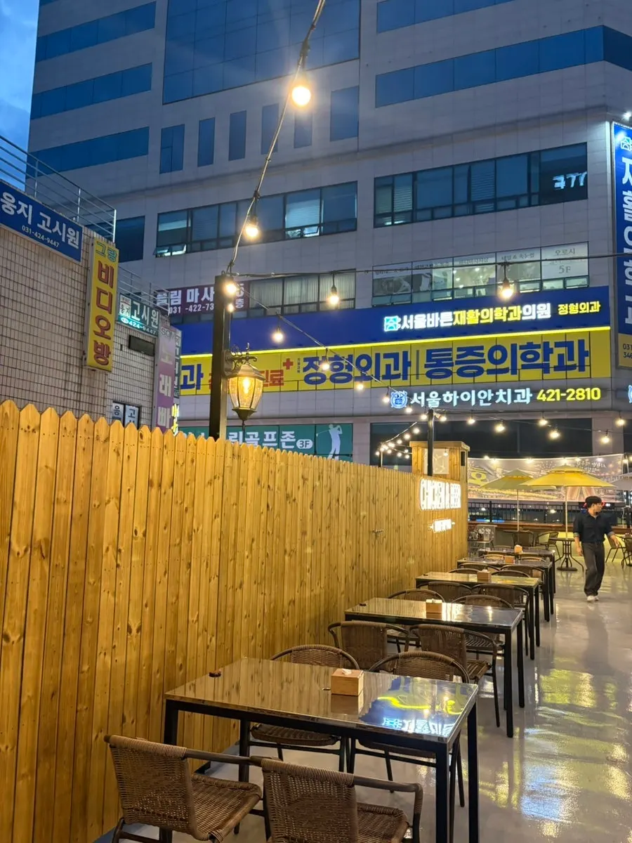 Outdoor terrace seating on Dalbitgwangjang's 3rd floor
