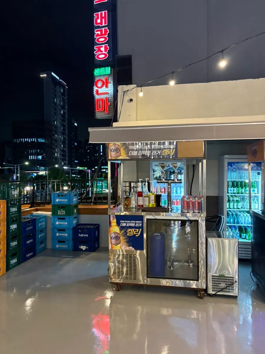 A glass of Kelly draft beer at Dalbitgwangjang