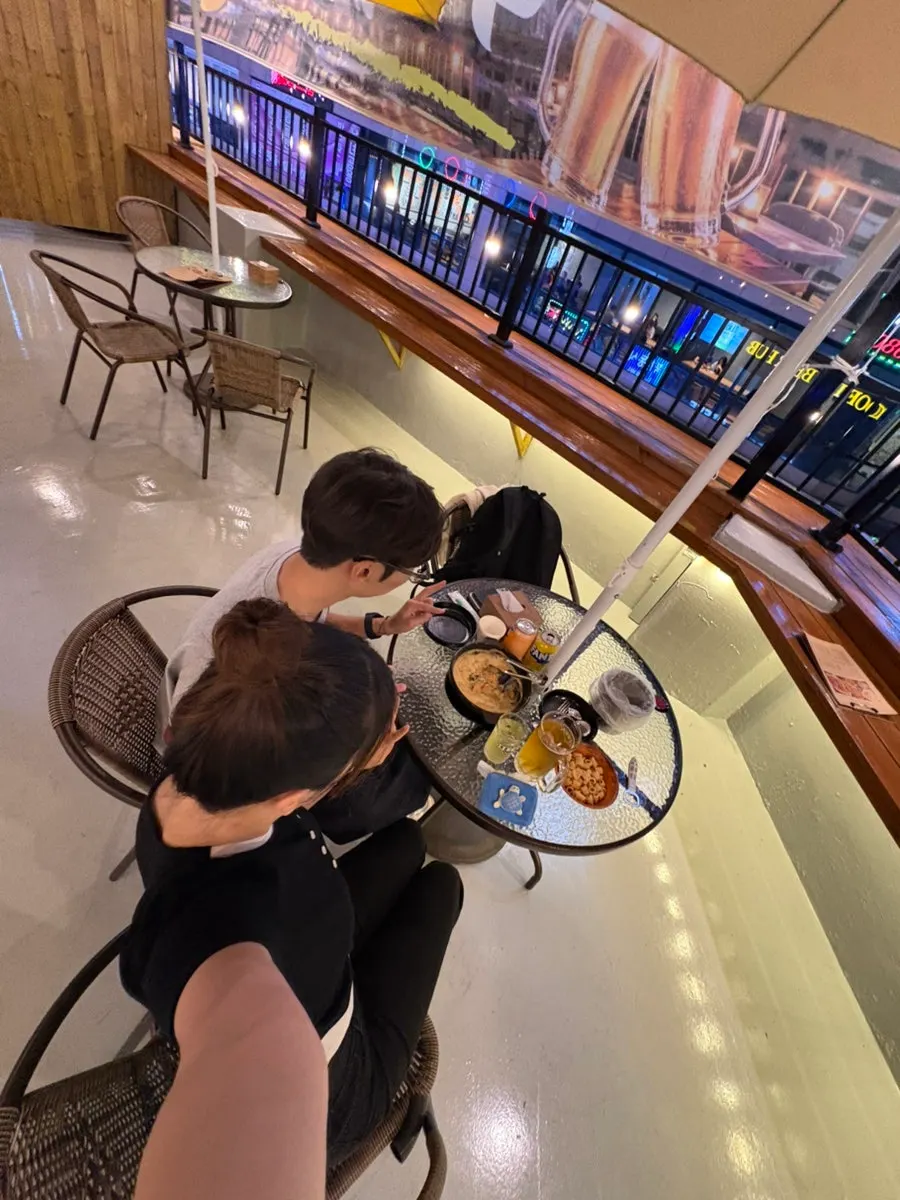 Dalbitgwangjang's terrace packed with people on a Friday night