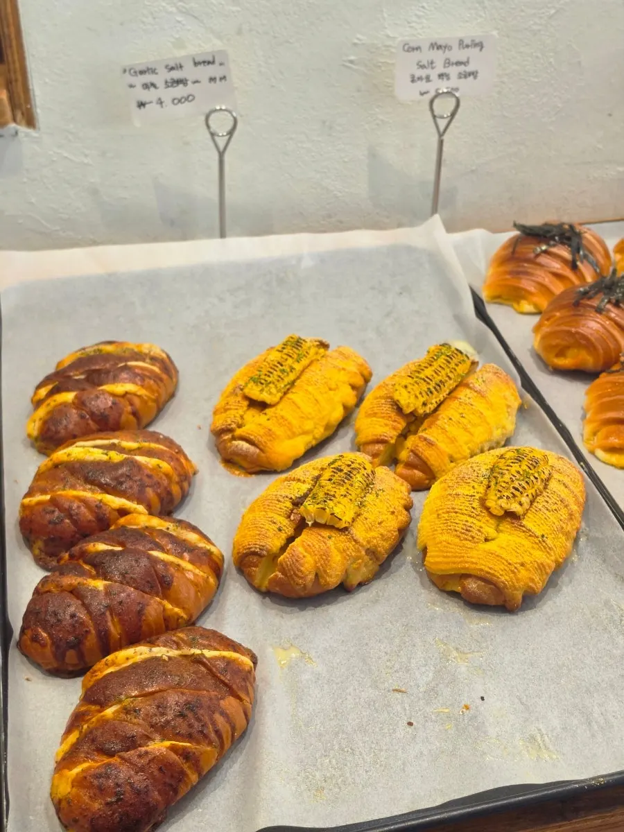 Close-up of the Dalgeuraem bakery display