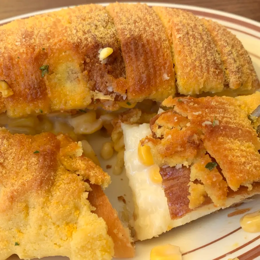 Corn salt bread with corn and bacon inside