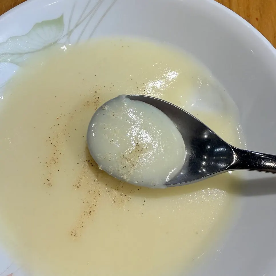 착석 후 먼저 나온 경양식 스프