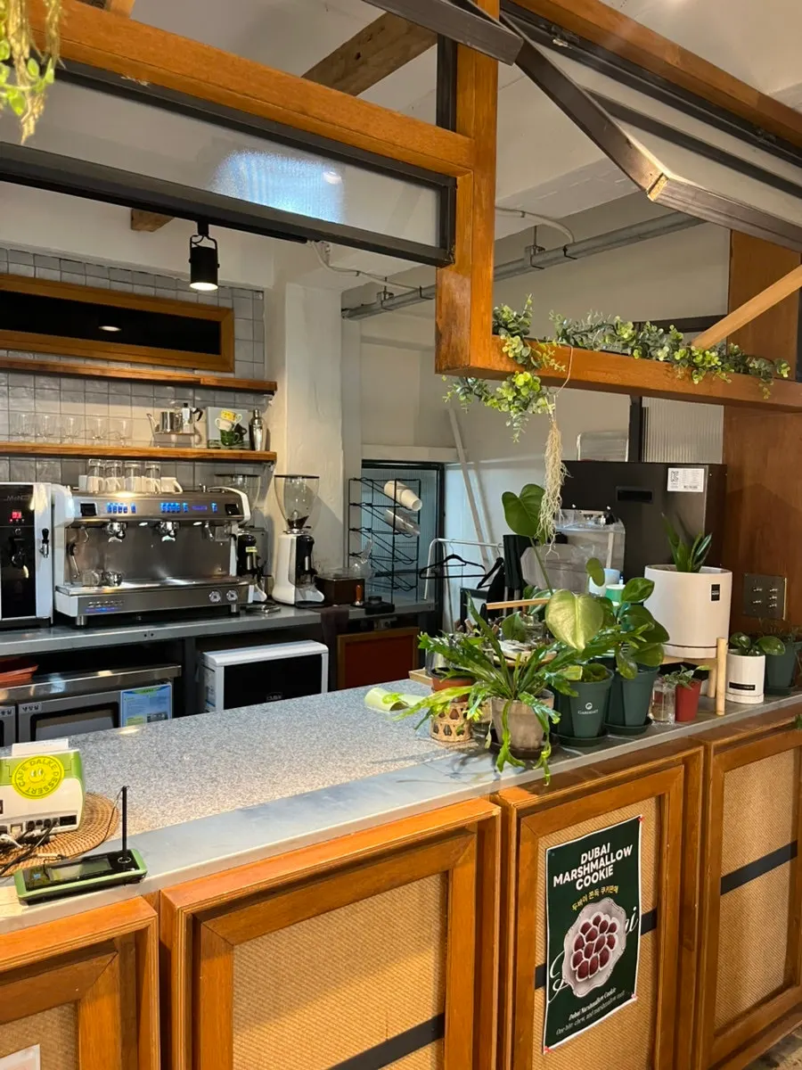 Order counter and dessert-making area separated by a curtain