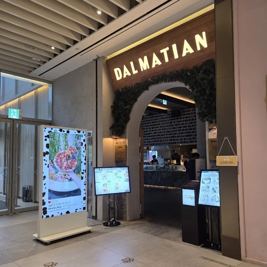 Entrance of Dalmatian on the 1st floor of Starfield Suwon