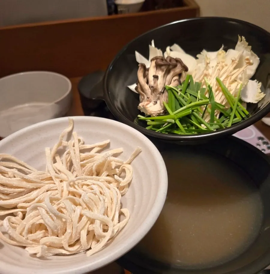 Kalguksu noodles simmered in the leftover suyuk broth at Dambaek Jujeom