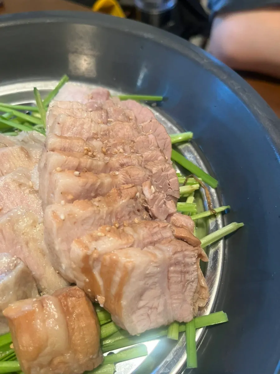 담백주점 삼겹수육 단면