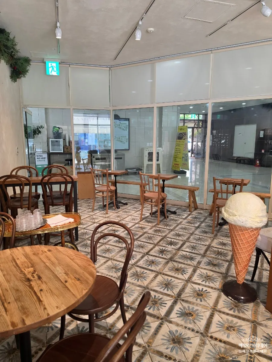 Inside view of Damgeum Gelato Misa Branch