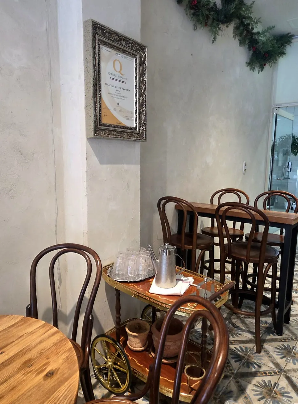 Decor at Damgeum Gelato with a European café atmosphere