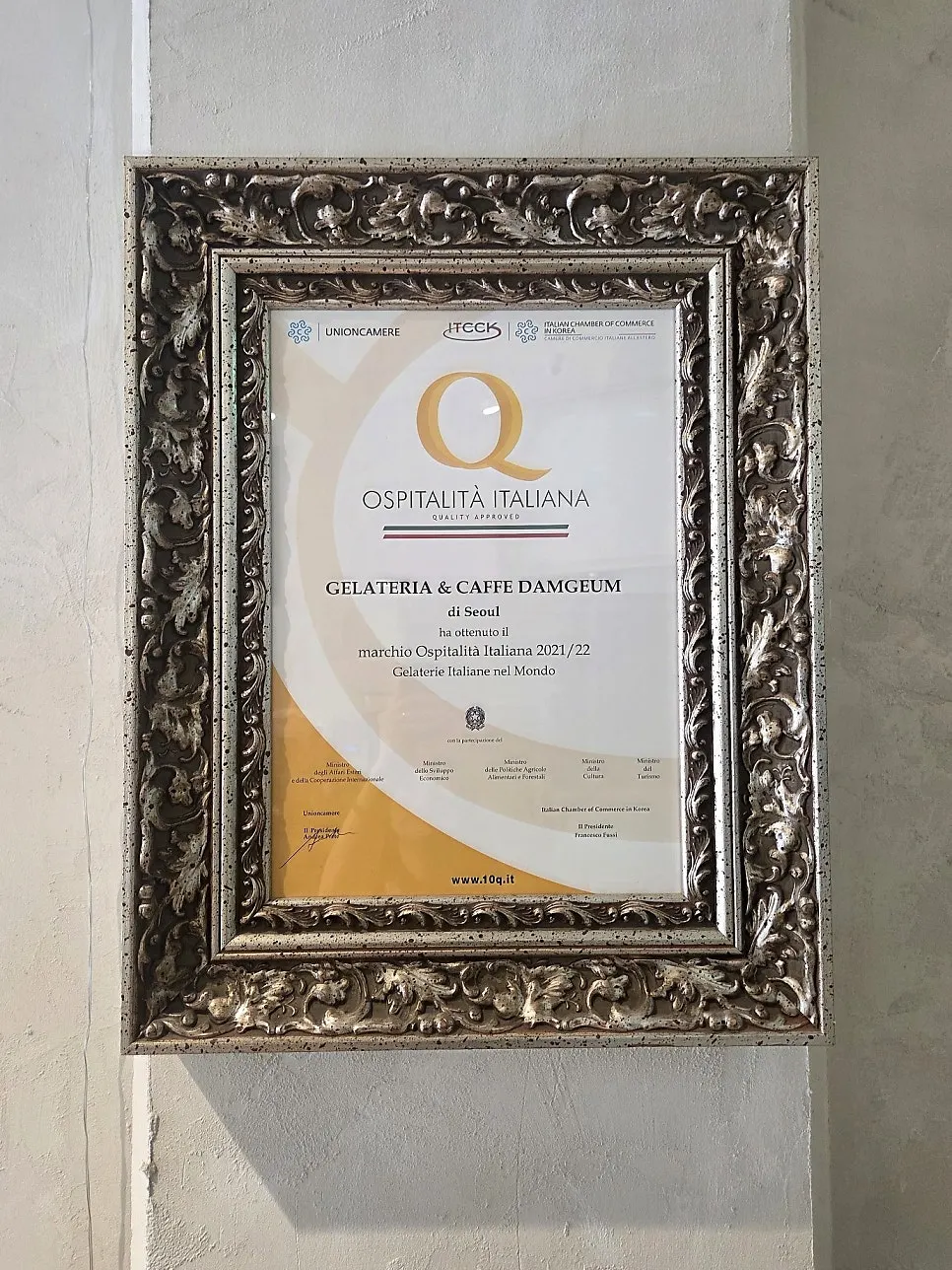 Italian certificate displayed at Damgeum Gelato Misa Branch