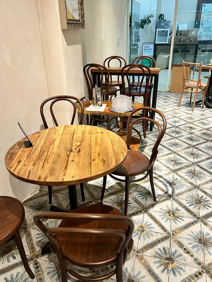 Cozy, clean interior of Damgeum Gelato Misa Branch