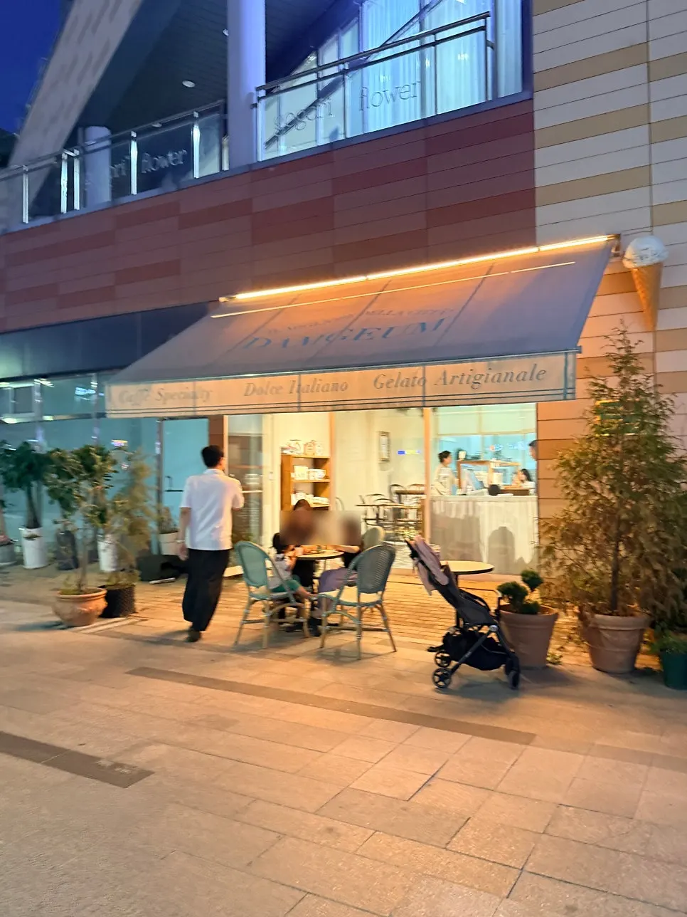 모노라운지 상가 안 담금젤라또 입구