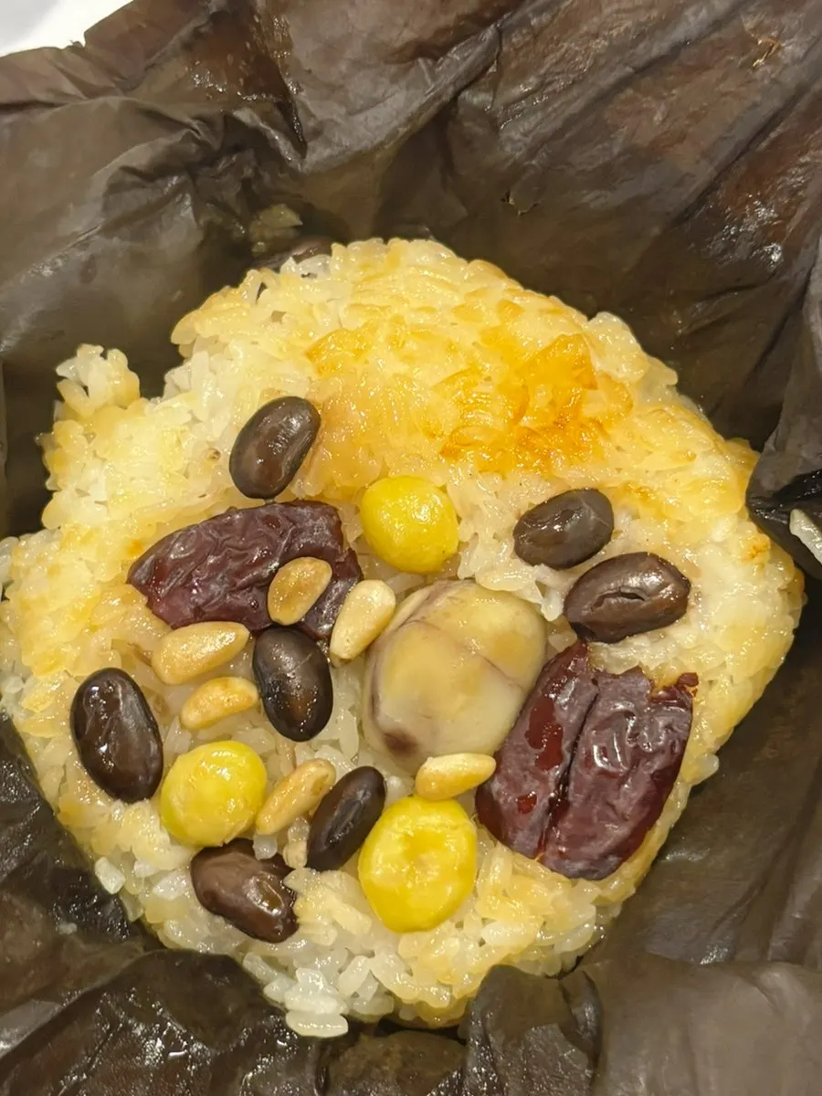 연잎밥과 한식 반찬 상차림