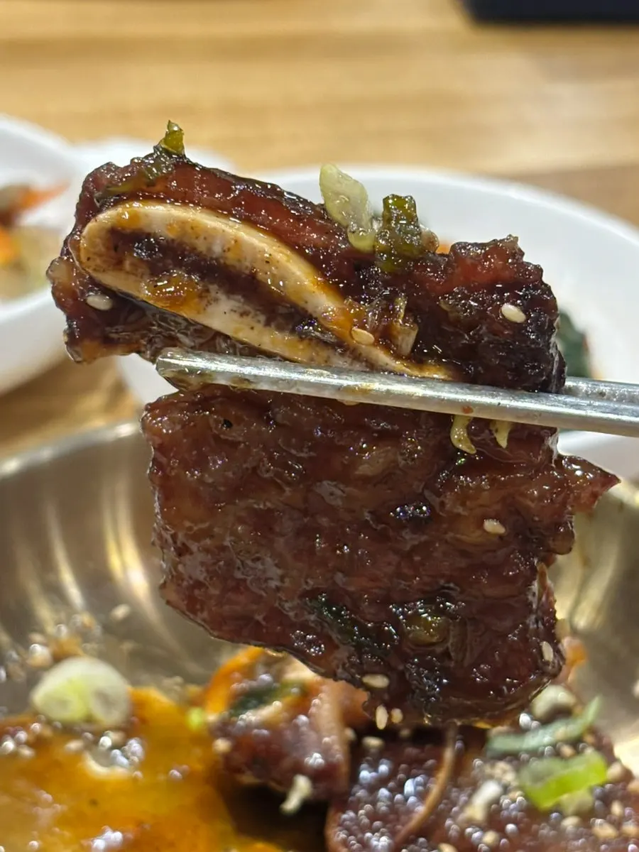 진한 국물의 갈비찜