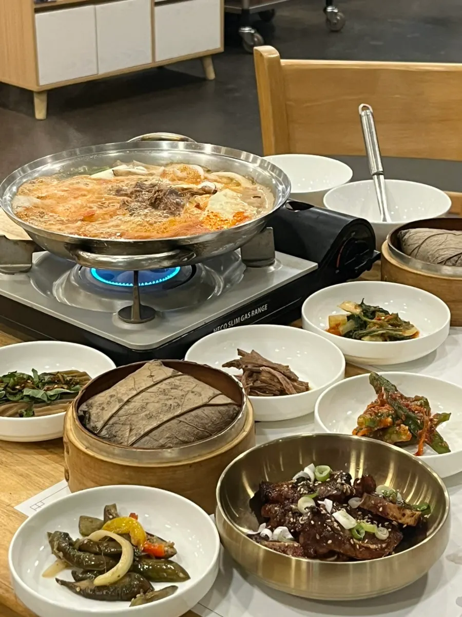 The hanjeongsik table at Damil Geomdan after finishing the meal
