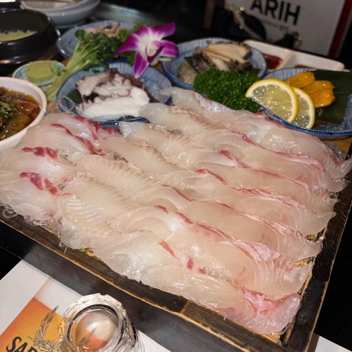 두툼하게 썰린 참돔과 대광어 회