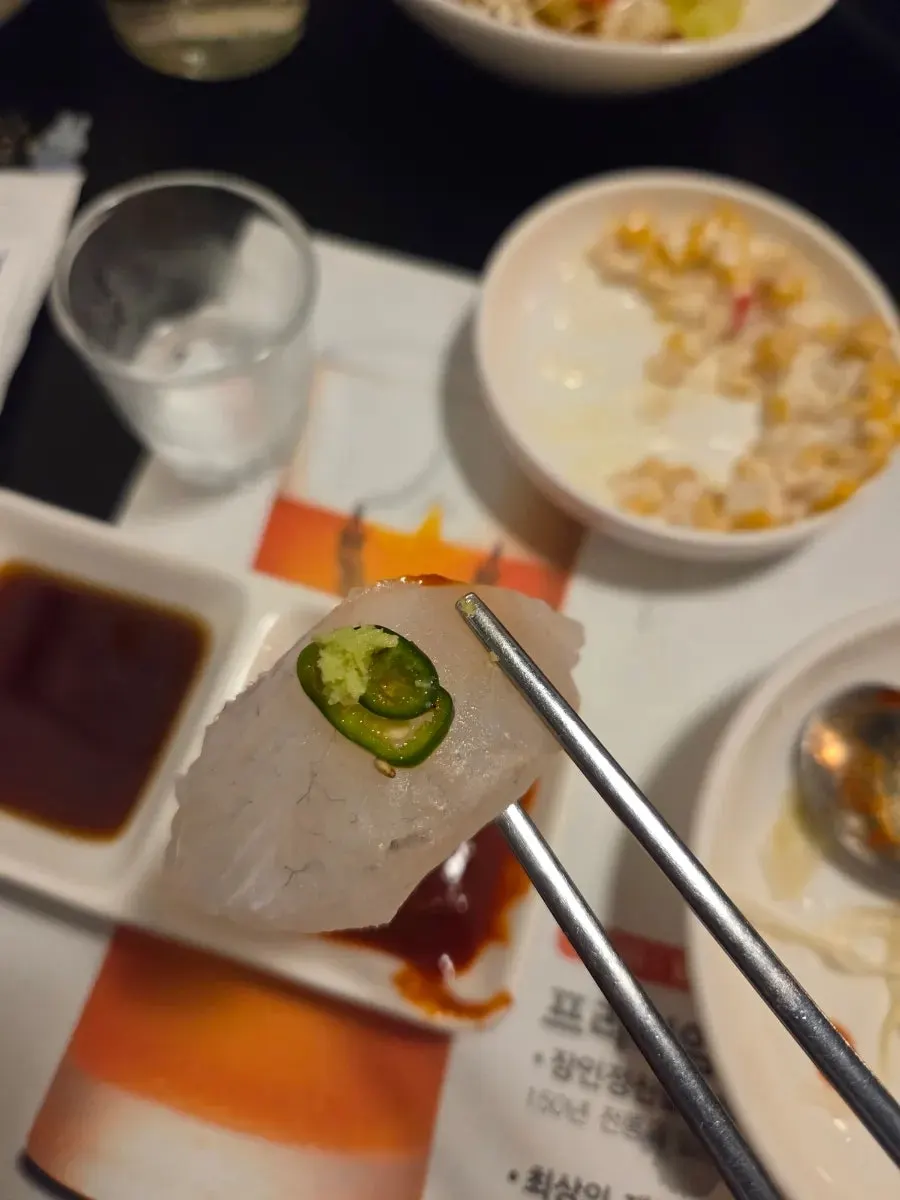 활어회와 소주 한 잔