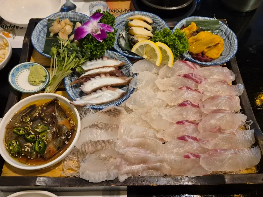 참돔과 대광어, 제철회를 담은 회 접시