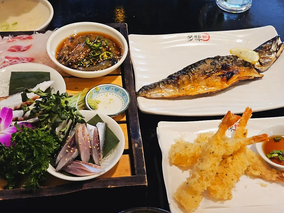 Full view of the Damiseon live fish special set table