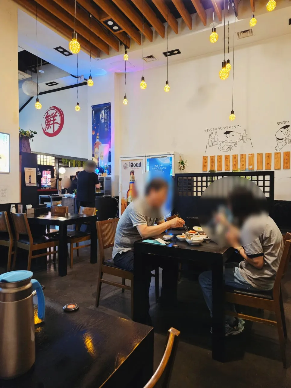 Seating inside Damiseon Gangnam Station Branch