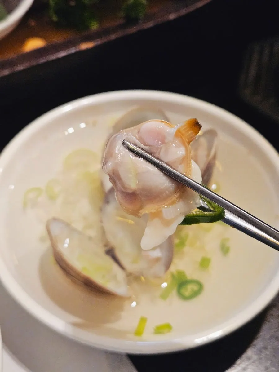 Finishing the meal with fish bone soup at Damiseon