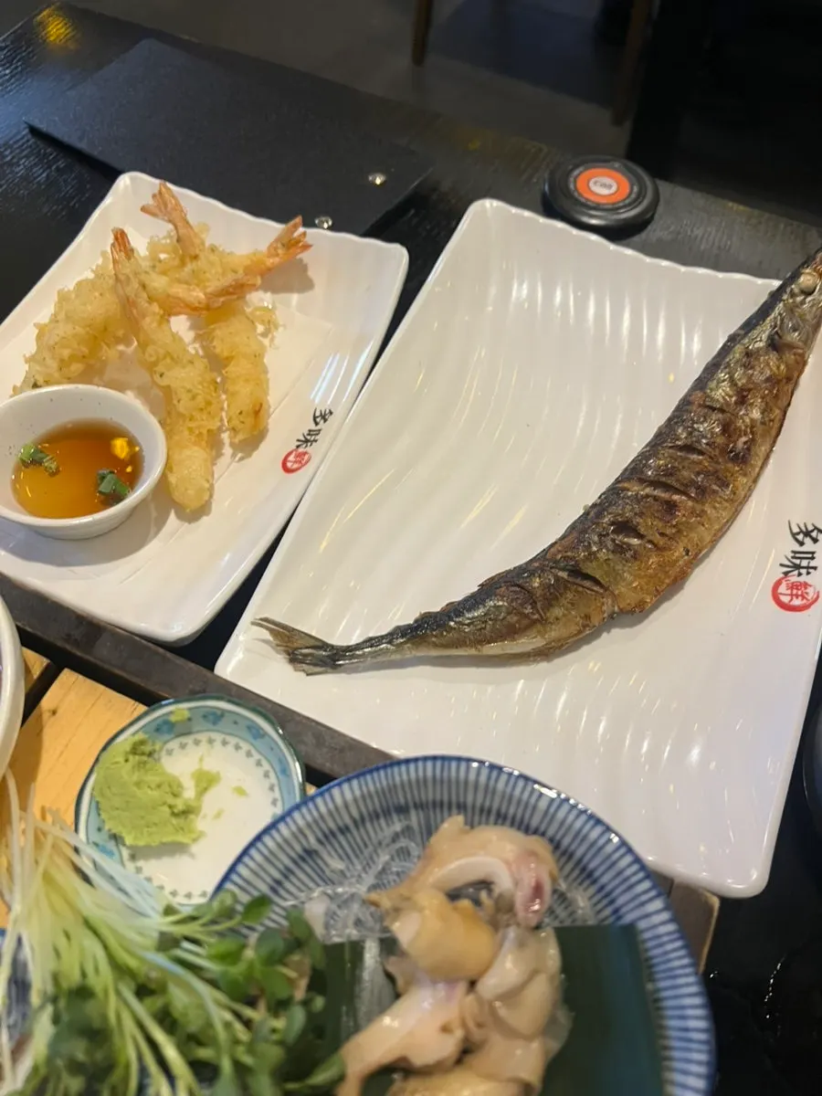 Grilled fish included in the sashimi set