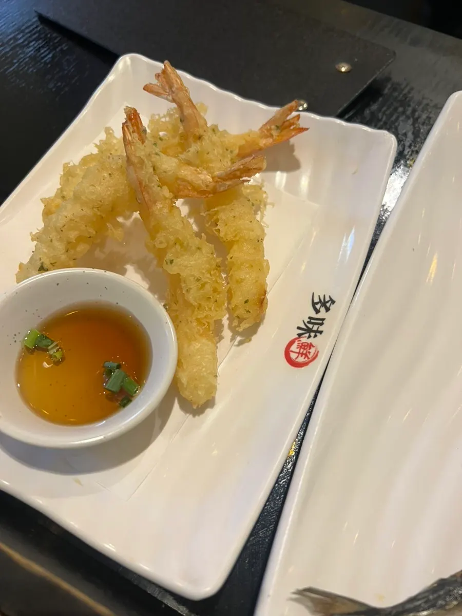 Freshly fried, crispy shrimp tempura