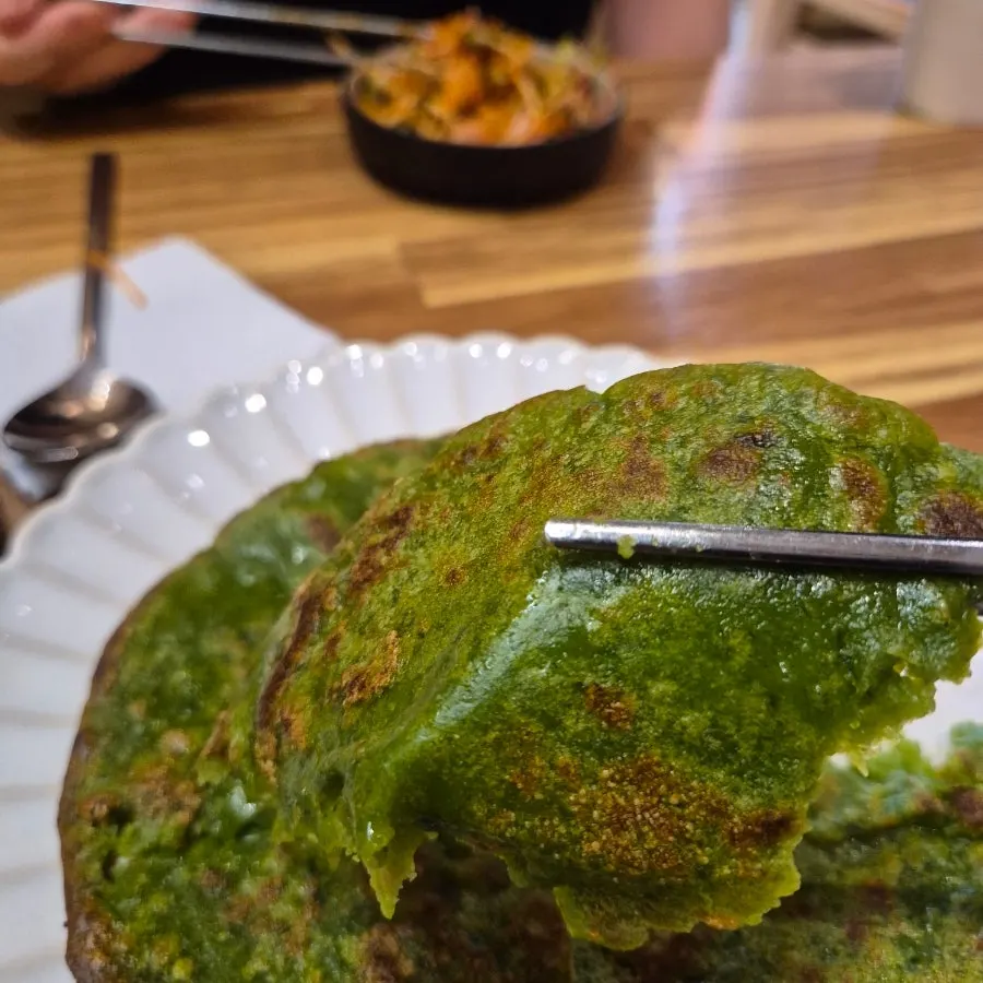 갓 부친 따끈한 부침개