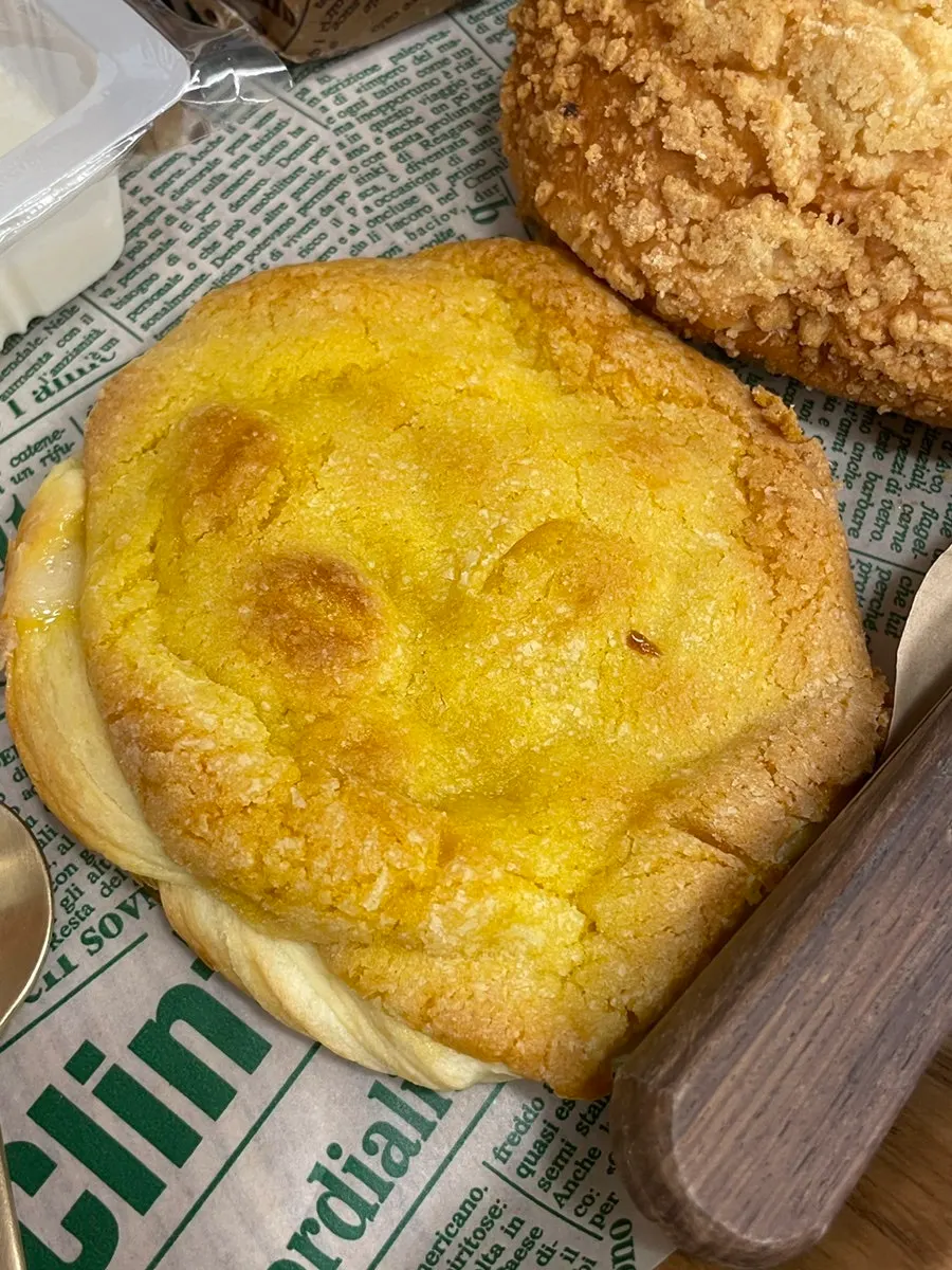 Sweet corn mochi soboro bread