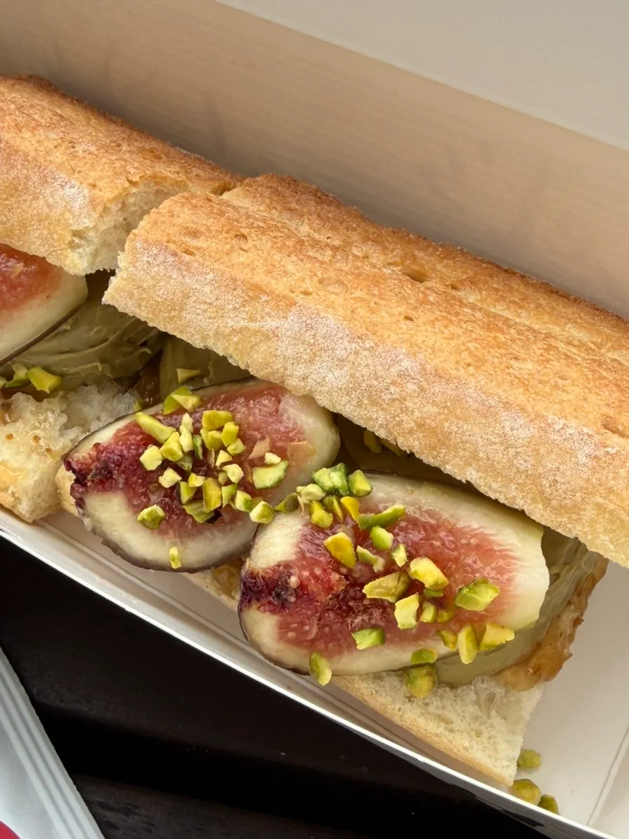 Pistachio spread and figs on the baguette